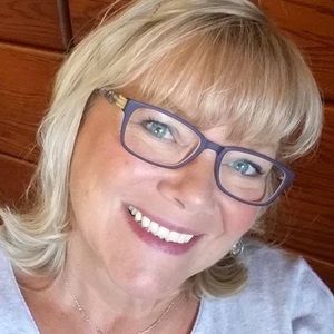 Meet your Posher, Debbie